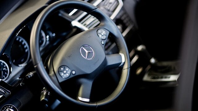 Spiegels, uitlaten en autosturen steeds populairder onder autokrakers
