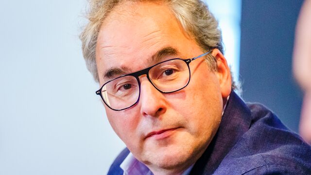 OMT-lid Bonten: alleen met vaccinatiedrang of plicht komen we uit de crisis