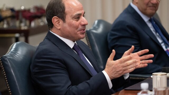 Kermit de Kikker aan de beademing: zo drijven Egyptenaren spot met hun president
