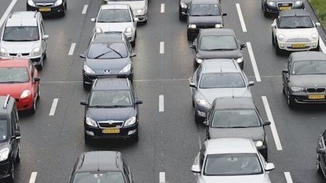 Waarom we nu toch weer massaal naar kantoor gaan en in de file staan