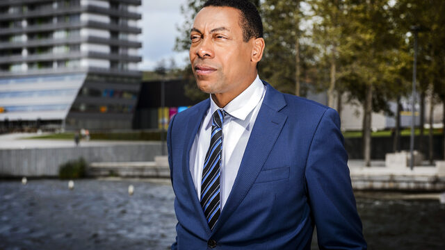 Burgemeester Almere over besturen in coronatijd: 'Houd de dialoog open en luister naar critici'