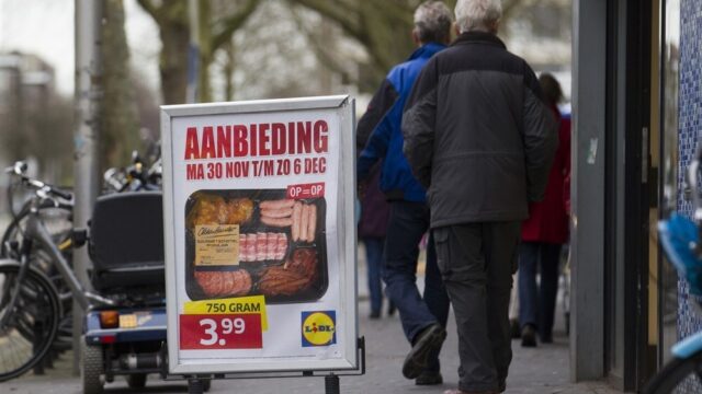 Stand.nl: 'Een waarschuwing bij vlees- en vliegreclames is zinloos'