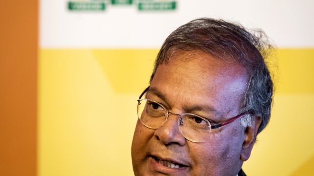 Rabin Baldewsingh presenteert plannen tegen racisme en discriminatie