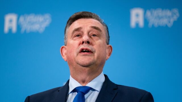 Gouverneur Emile Roemer: veel meer informatie over criminelen delen met grensstreken