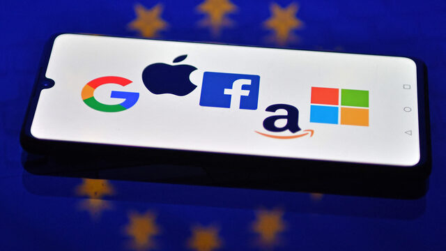 'Massaclaim van Klöpping tegen Google en Apple is kansrijk'