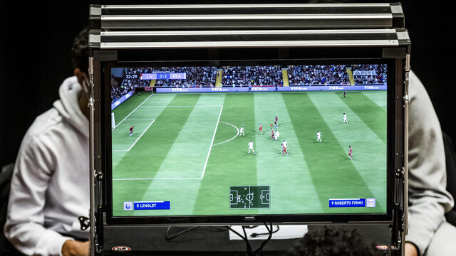 Duizenden euro’s kwijt aan virtuele voetbalkaartjes in FIFA: ‘Voor kinderen vind ik het gewoon misdadig’