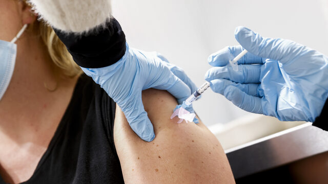 Hoe overtuig je iemand om nog een vaccinatie te halen?