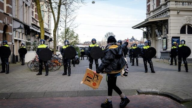 Stand.nl: 'We moeten meer ontzag voor de politie hebben'