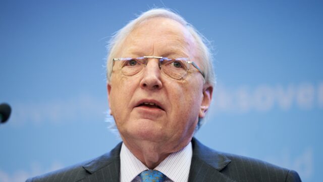 Oud-topambtenaar Tjibbe Joustra: positie ambtenaren staat onder druk