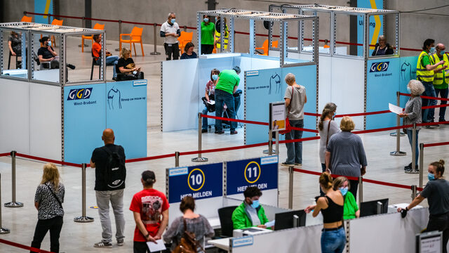 GGD denkt over drie maanden iedereen tussen 12 en 18 jaar geprikt te kunnen hebben