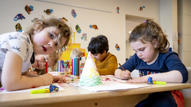 Brancheorganisatie: Twee dagen kinderopvang voor niet-werkende ouders binnen paar jaar te organiseren