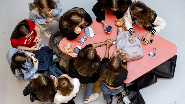 Onderwijsbond: 'Ventilatie scholen nog altijd niet op orde, terwijl frisse lucht basisregel wordt'