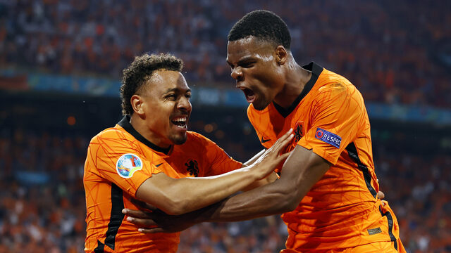 Nederland naar de achtste finale met 'degelijk' voetbal