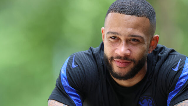 Docu Memphis Depay gaf weinig inzichten: 'Ik heb nog nooit zo’n oester gezien'