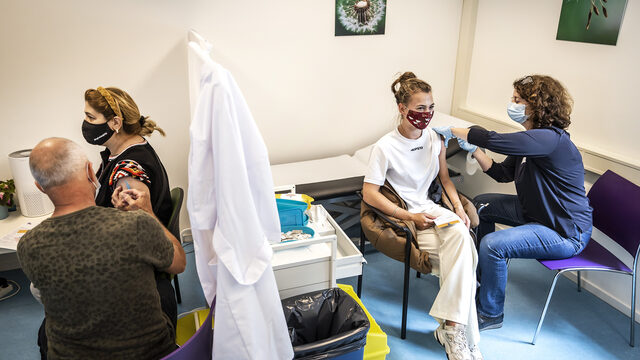 Vaccinatiezorgen en vragen bij tieners
