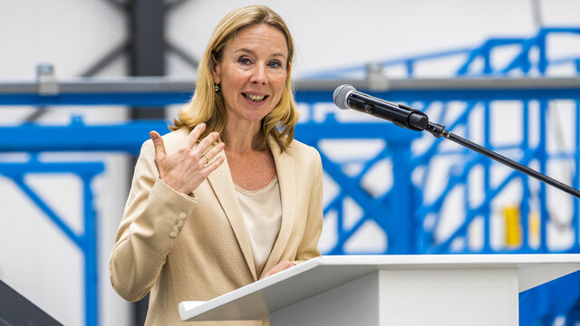 Nevenfunctie Van Veldhoven een half jaar niet gemeld aan parlement