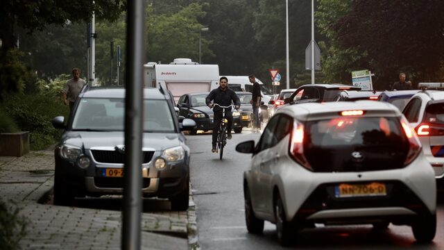 Inwoners Roermond evacueren eerder vanwege verwacht hoogwater in de loop van de dag