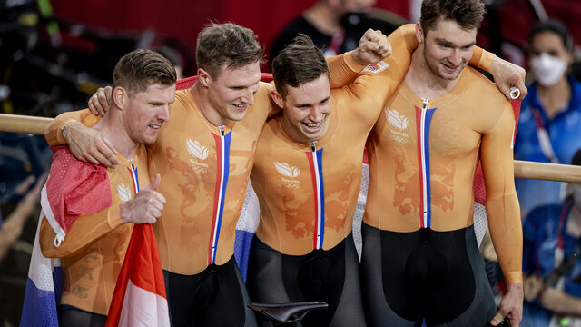 Teamsprinters maken status waar en pakken goud in Tokio