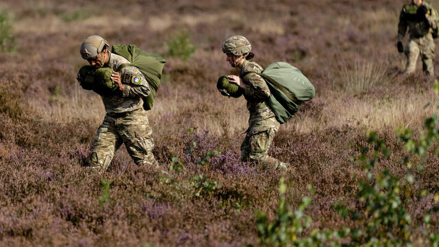 'Laat een vrouwenquotum werken als katalysator voor meer diversiteit binnen Defensie'