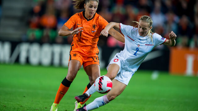 Vrouwenvoetbal bestaat 50 jaar, maar was lange tijd verboden