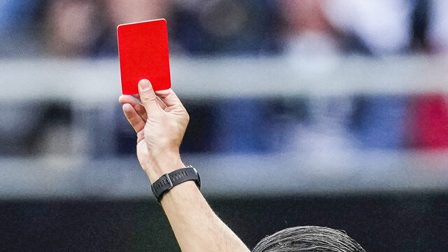 De ene tackle is de andere niet, maar wanneer kan een sporter hiervoor strafrechtelijk worden vervolgd?