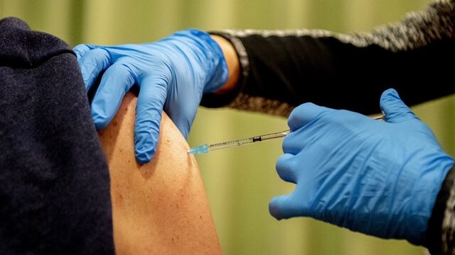 Podcast De Dag: over omikron, vaccins en boosters