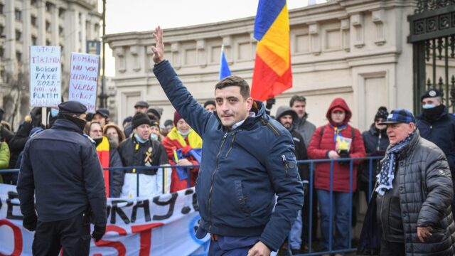 Roemeense politicus verliest bij megabruiloft zijn bruid uit het oog