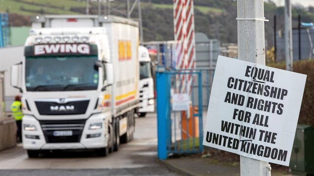 Noord-Ierse minister trekt stekker uit Brexit-afspraak