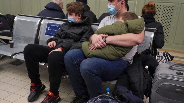Veel mensen vluchten uit Oekraïne: 'Mensen zijn onzeker over wat er met ze gaat gebeuren'