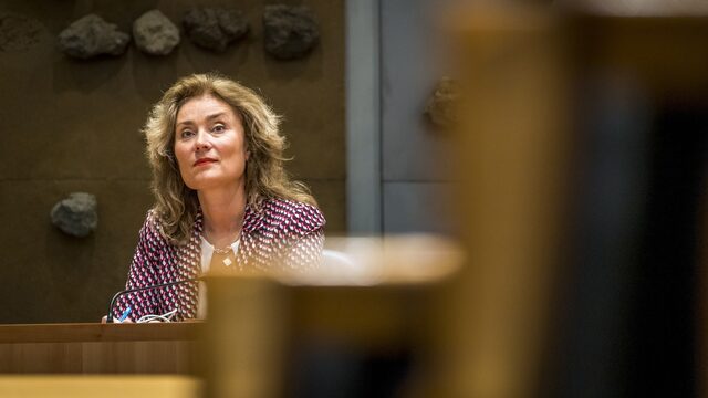 Tweede Kamervoorzitter: rechtstaat aangetast door doodsbedreigingen aan Caroline van der Plas