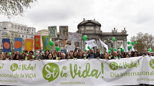 Pro-abortus beleid is conservatief Spanje een doorn in het oog: 'Dit is antireligieus sentiment'