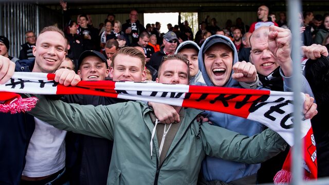 Emmen wint in en tegen Dordrecht en keert na jaar afwezigheid terug in eredivisie