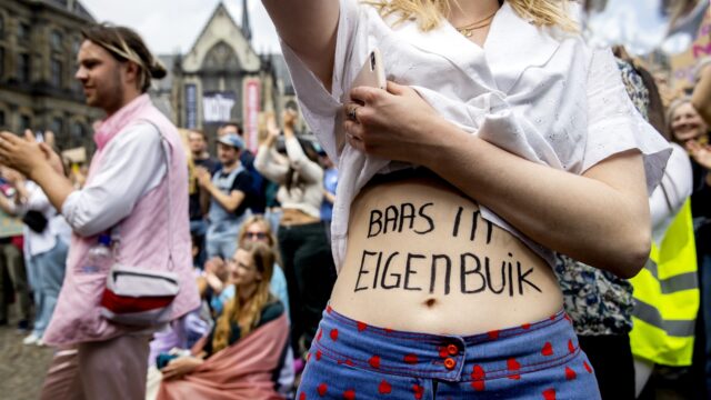 Anti-abortusdemonstranten sponsorde onbewust pro-abortusorganisatie door actie 'Pak de Macht'