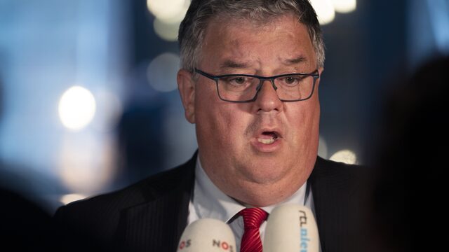 Bruls over asielcrisis: Overheid moet honderden Rijksambtenaren uitlenen en gemeenten zo nodig dwingen om asielzoekers op te nemen