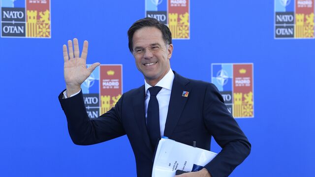 Premier Rutte vanaf NAVO-top: Nog meer geld voor Defensie nodig
