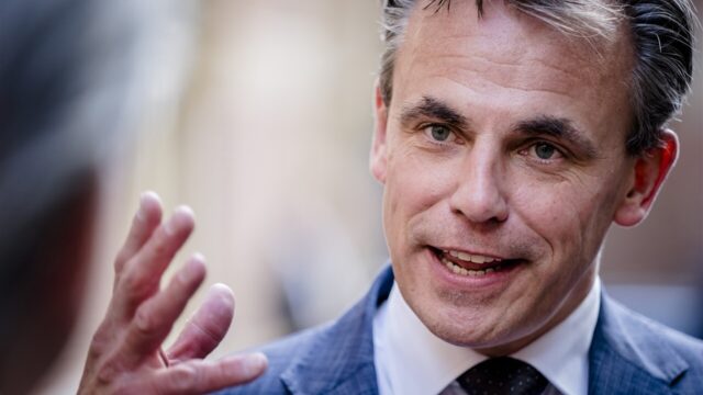 Minister Harbers (VVD): 'luxetaks' op drinkwater komt er voorlopig niet