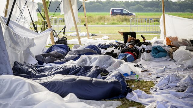 Vluchtelingenwerk stapt naar rechter om asielcrisis
