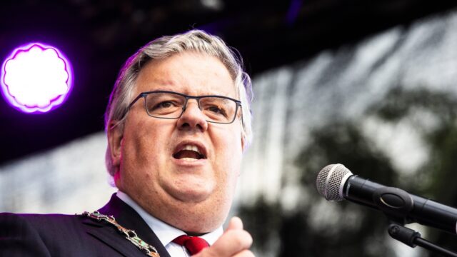 Hubert Bruls: gemeenten kunnen uitvoering asielakkoord niet garanderen
