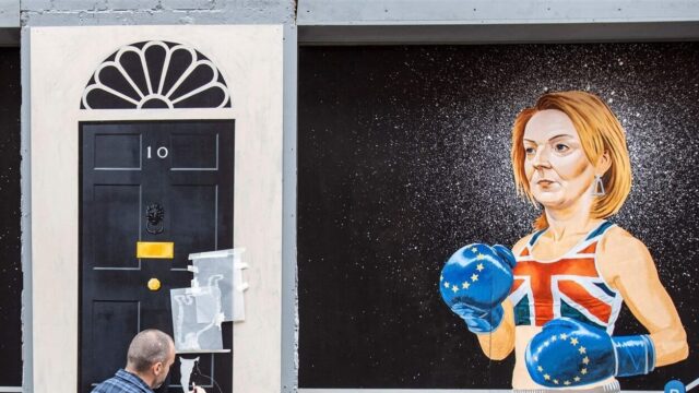 'Nieuwe Britse premier staat in schaduw van Boris Johnson. Hij wil een comeback'