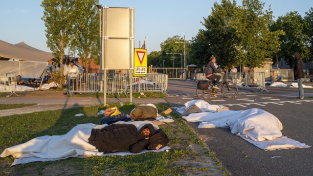 Kamerlid Ceder (CU) kritisch op vluchtelingenbeleid: 'Ik vind het niet kunnen'
