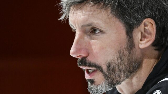 Antwerp-trainer Mark van Bommel ontsnapt aan gewapende overval: 'Hij is enorm geschrokken'