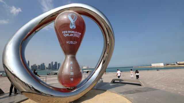 Oud-minister van Buitenlandse Zaken Uri Rosenthal: politiek moet zich voortaan gaan bemoeien met toewijzing WK