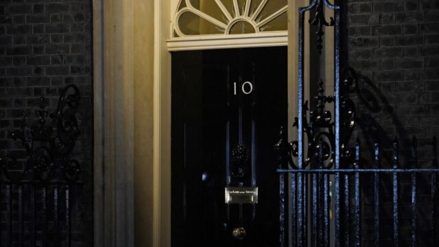 Wat vinden Engelsen van het aftreden van Liz Truss?