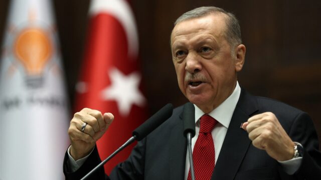 Erdogan dreigt weer met grondoffensief in Syrië