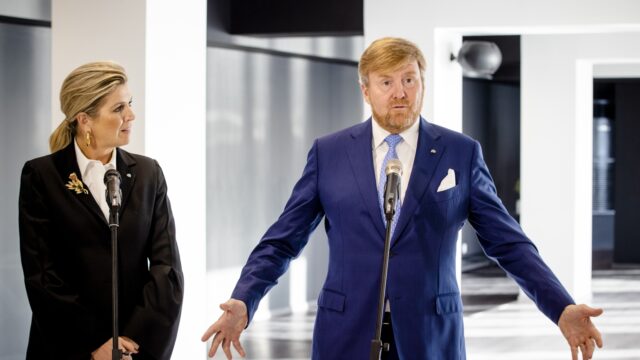 Hoofdonderzoeker koloniaal verleden Oranjes: koning betaalt onderzoek zelf