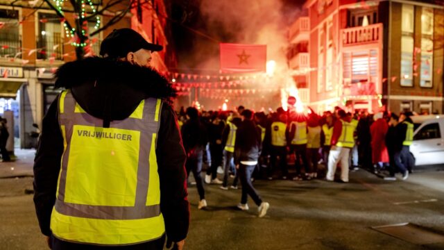 Vertraagt inzet van de ME bij WK-rellen ander politiewerk? 'Je kan de tijd maar één keer uitgeven'