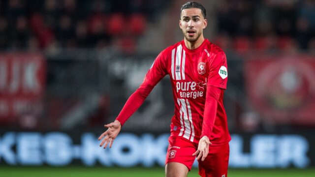 'Ajax moet Zerrouki voor de neus van Feyenoord wegkapen'