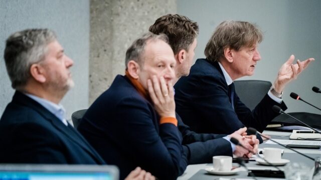 De gezichten van de oorlog: duiders en deskundigen