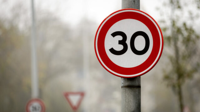 Stand.nl: '30 kilometer per uur moet de norm worden in alle binnensteden'