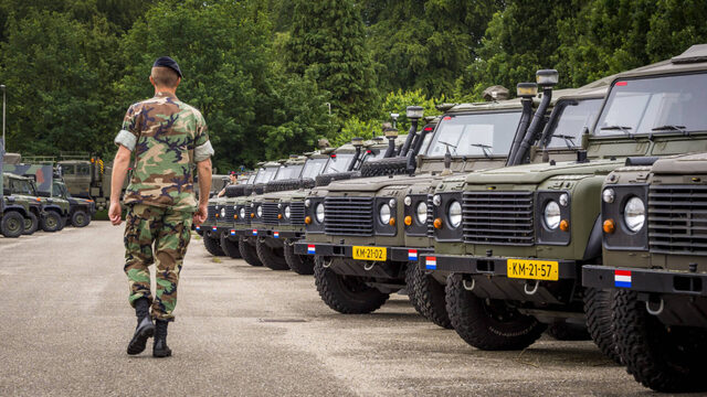 Waarom hebben oud-defensiemedewerkers zo lang moeten wachten op een financiële regeling vanwege de schadelijke chroom-6-verf?